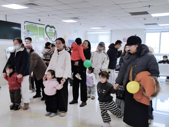 市婦幼保健院（市兒童醫(yī)院）舉辦“慶元旦 迎新年”親子游戲活動125